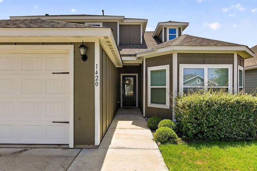 Property photo for 1420 Sunkiss Drive, Fort Worth, TX