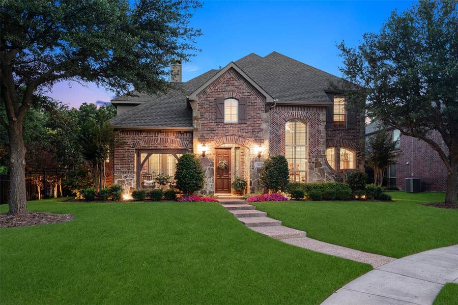 Property photo for 901 Crestmoor Drive, Allen, TX