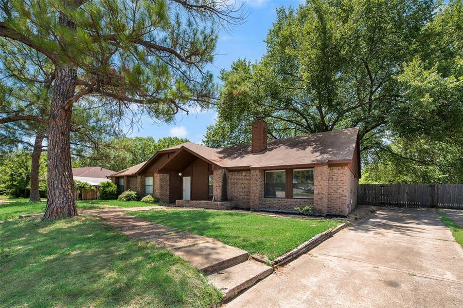 Property photo for 208 E Denton Drive, Euless, TX