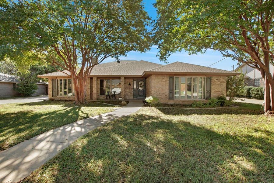 Property photo for 4209 Capilla Street, Fort Worth, TX
