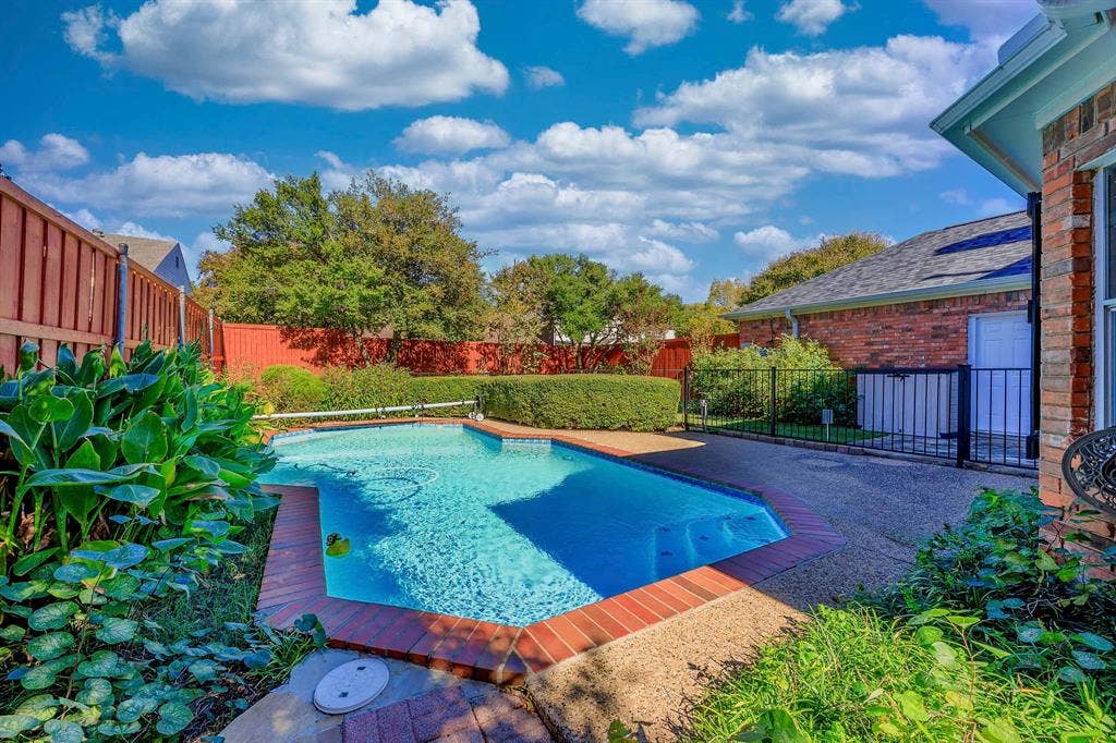 2705 Trophy Drive, Plano, TX 75025 2705 Trophy Drive, Plano, TX 75025
