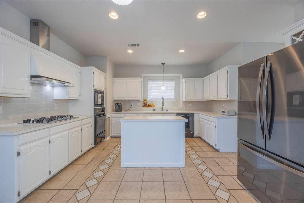 2705 Trophy Drive, Plano, TX 75025 2705 Trophy Drive, Plano, TX 75025