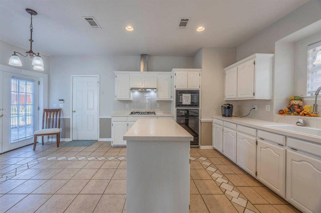 2705 Trophy Drive, Plano, TX 75025 2705 Trophy Drive, Plano, TX 75025