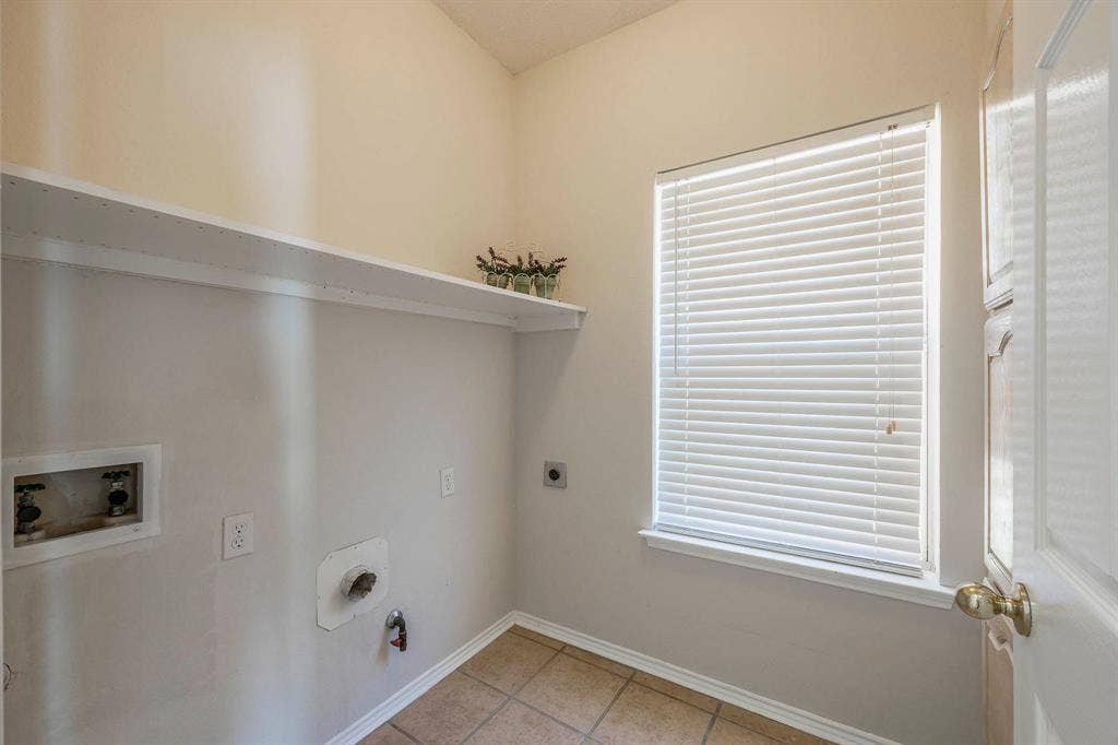 2705 Trophy Drive, Plano, TX 75025 2705 Trophy Drive, Plano, TX 75025