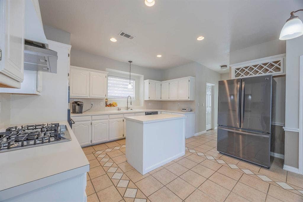 2705 Trophy Drive, Plano, TX 75025 2705 Trophy Drive, Plano, TX 75025