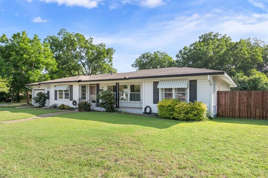 Property photo for 3135 N 27th St, Waco, TX
