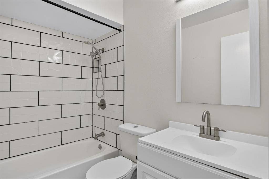1915 Lavon Creek Lane, Arlington, TX 76006 1915 Lavon Creek Lane, Arlington, TX 76006