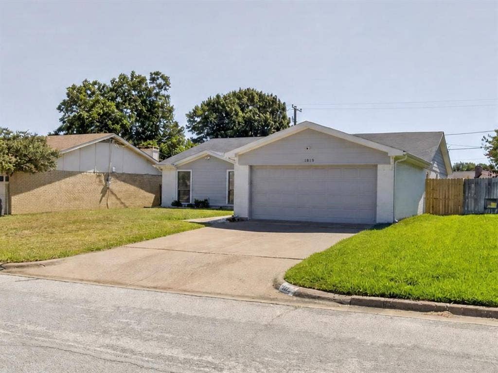 1915 Lavon Creek Lane, Arlington, TX 76006 1915 Lavon Creek Lane, Arlington, TX 76006