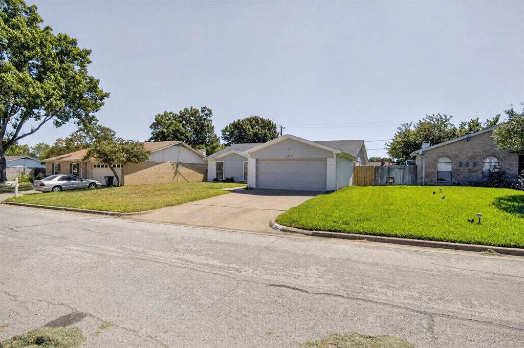 1915 Lavon Creek Lane, Arlington, TX 76006 1915 Lavon Creek Lane, Arlington, TX 76006