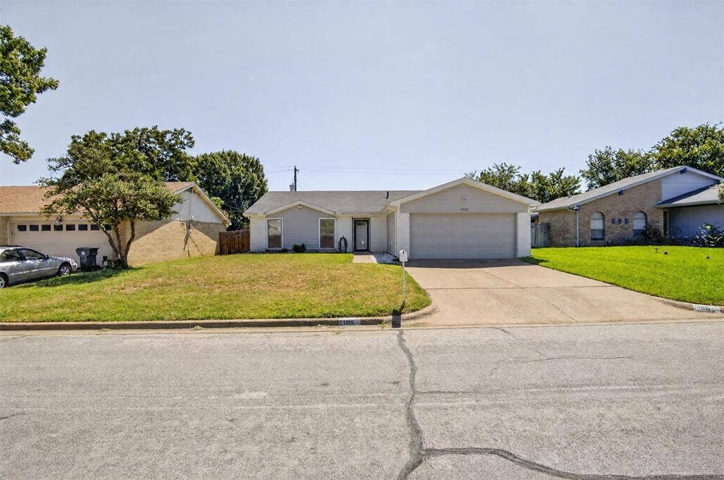 1915 Lavon Creek Lane, Arlington, TX 76006 1915 Lavon Creek Lane, Arlington, TX 76006