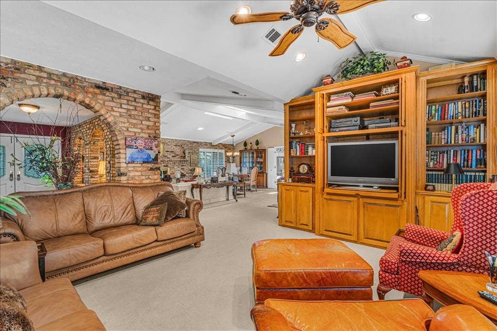 1609 Lake Hill Lane, Plano, TX 75023 1609 Lake Hill Lane, Plano, TX 75023