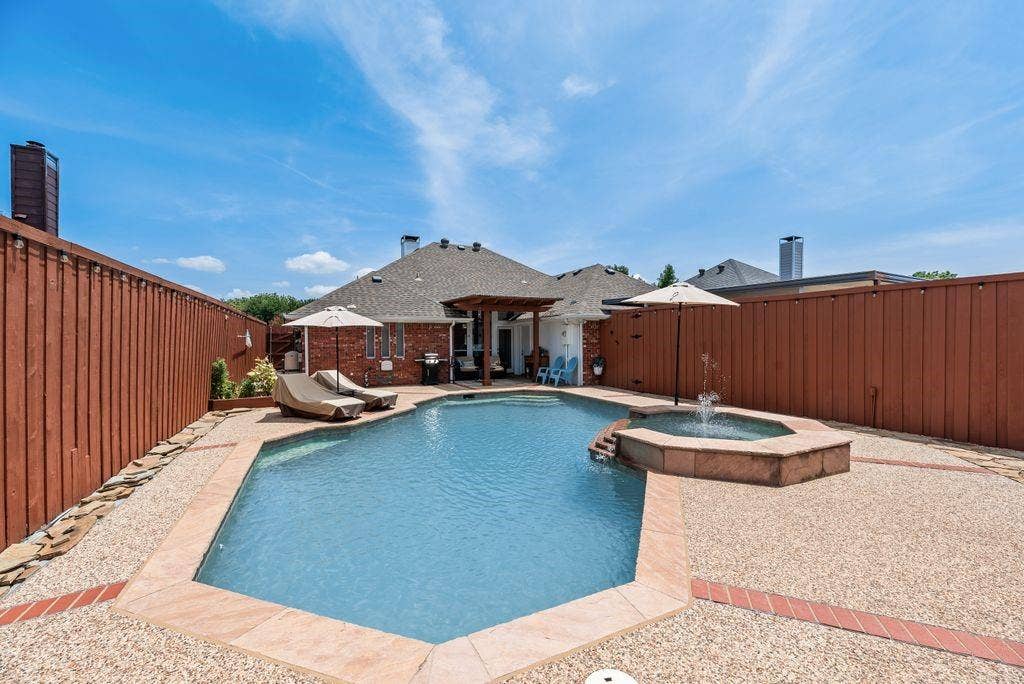419 N Winding Oaks Drive, Wylie, TX 75098 In-ground swimming pool with integrated spa and fountain feature
