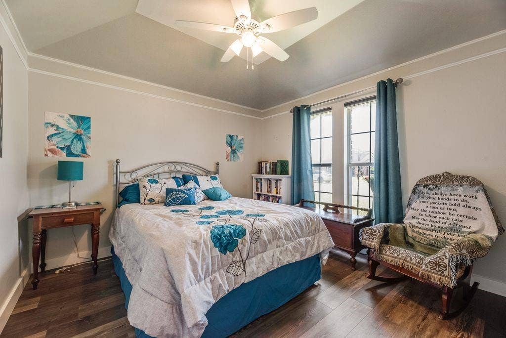 419 N Winding Oaks Drive, Wylie, TX 75098 Vaulted ceiling with a ceiling fan, wood-finish flooring, and two large windows