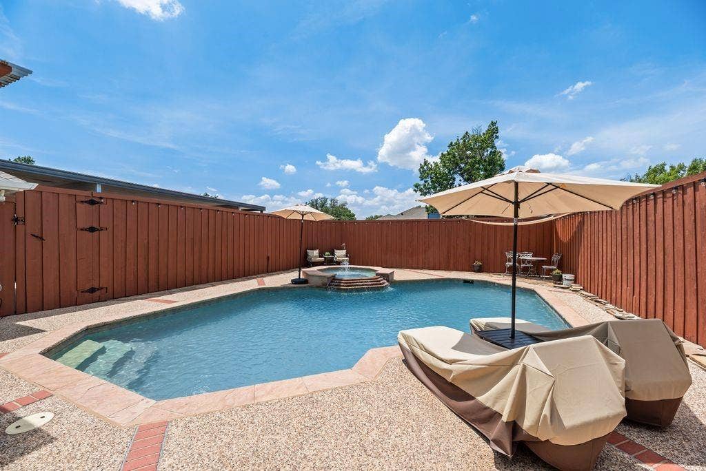 419 N Winding Oaks Drive, Wylie, TX 75098 Private backyard featuring a rectangular swimming pool with integrated spa