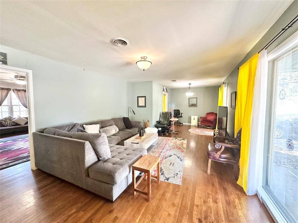 1317 Linden Drive, Denton, TX 76201 1317 Linden Drive, Denton, TX 76201
