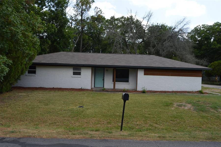 Property photo for 501 E 2nd Street, Quinlan, TX