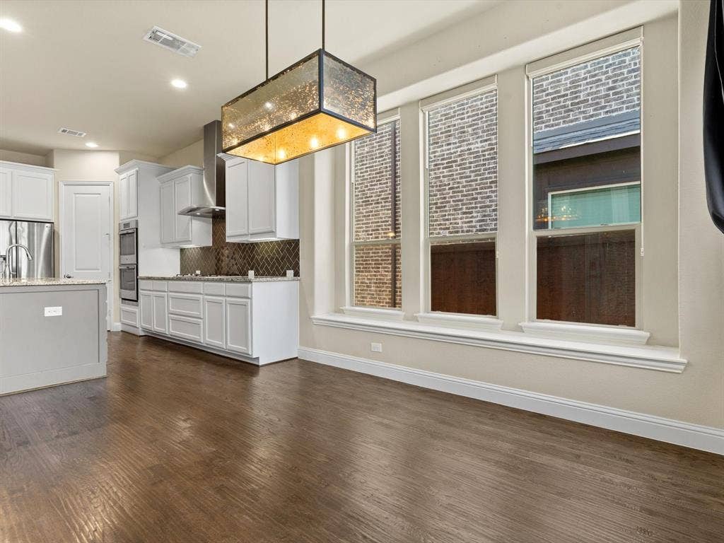2703 Navarro Trail, Euless, TX 76039 Breakfast Area/ or 2nd Dinning Area