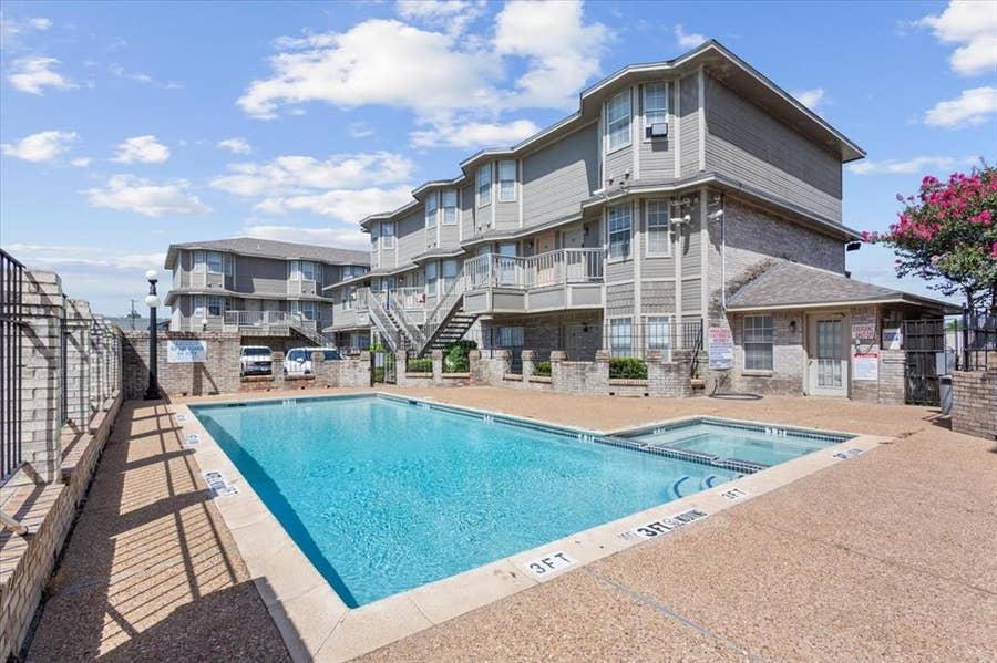 Property photo for 1325 Speight Avenue, Waco, TX