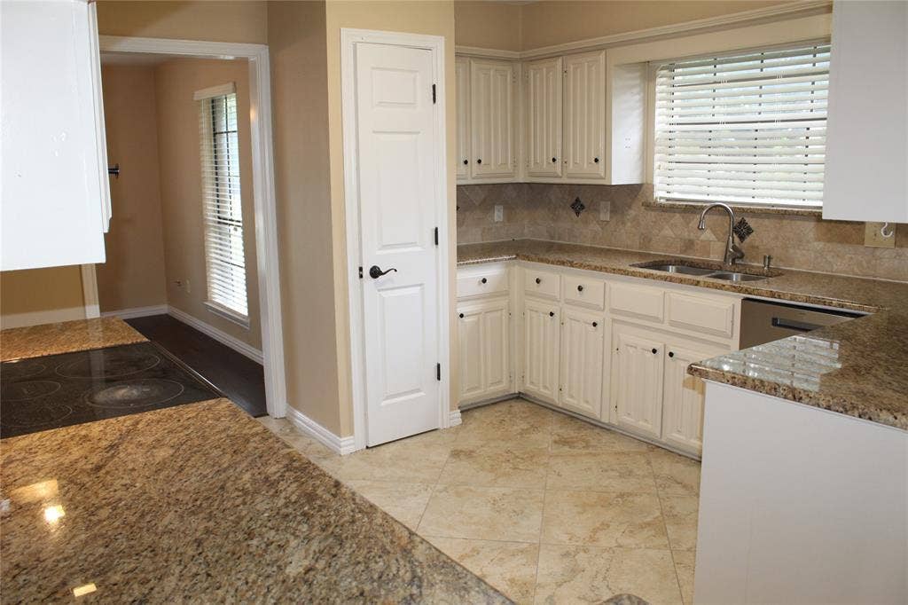 4037 Leon Drive, Plano, TX 75074 4037 Leon Drive, Plano, TX 75074
