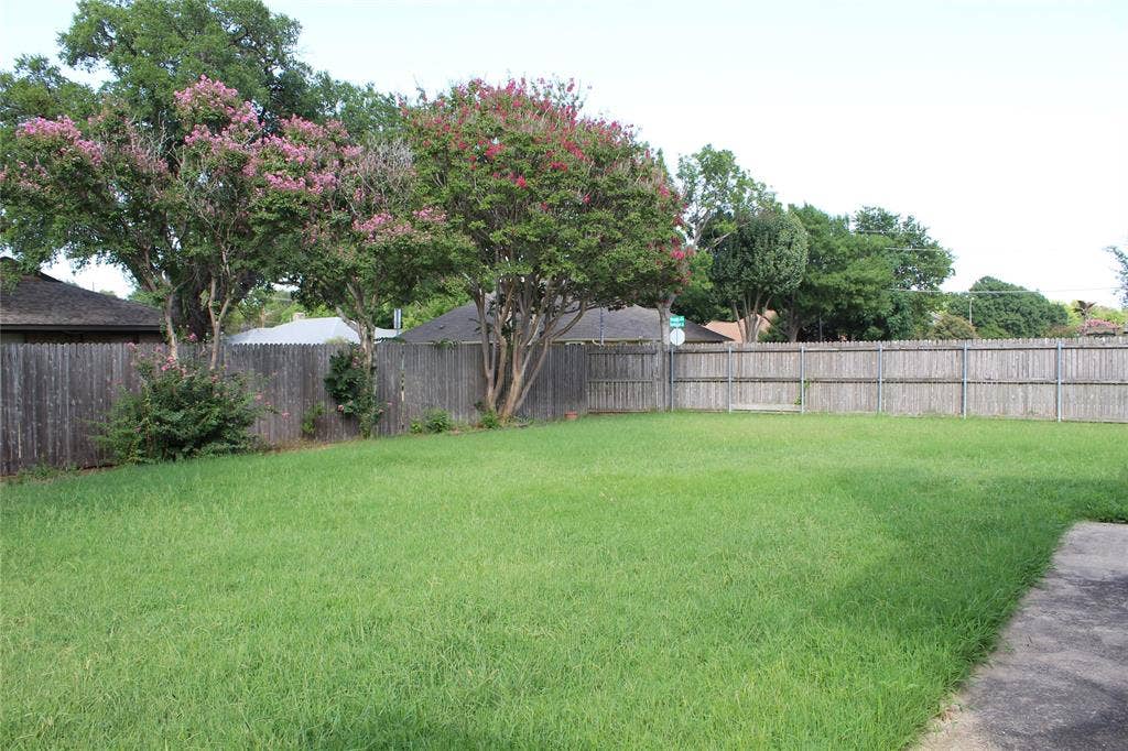 4037 Leon Drive, Plano, TX 75074 4037 Leon Drive, Plano, TX 75074