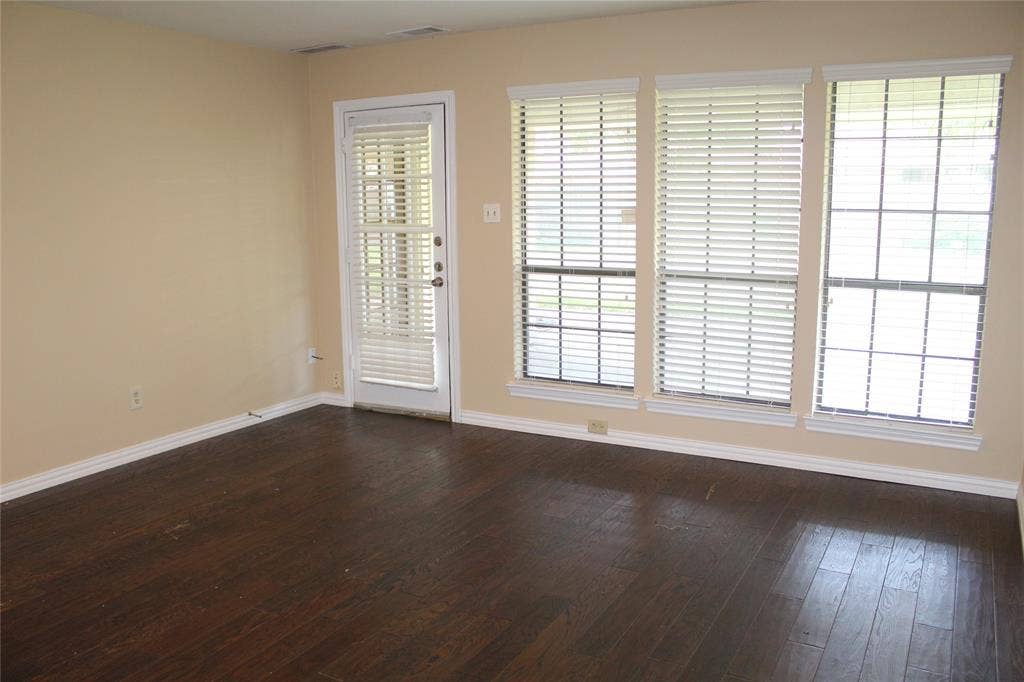 4037 Leon Drive, Plano, TX 75074 4037 Leon Drive, Plano, TX 75074