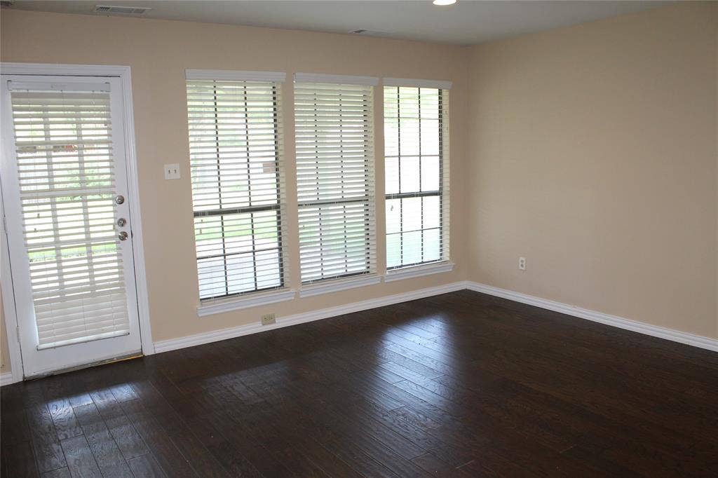 4037 Leon Drive, Plano, TX 75074 4037 Leon Drive, Plano, TX 75074