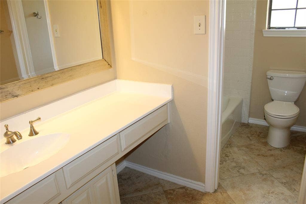 4037 Leon Drive, Plano, TX 75074 4037 Leon Drive, Plano, TX 75074