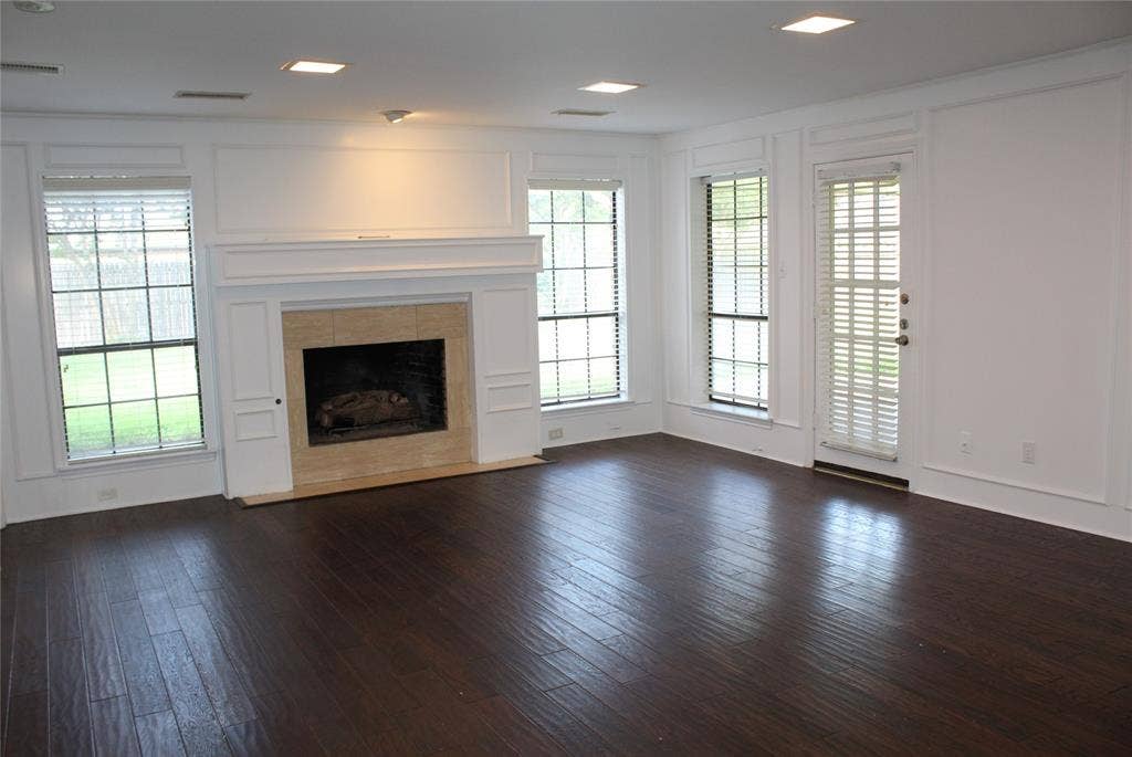 4037 Leon Drive, Plano, TX 75074 4037 Leon Drive, Plano, TX 75074