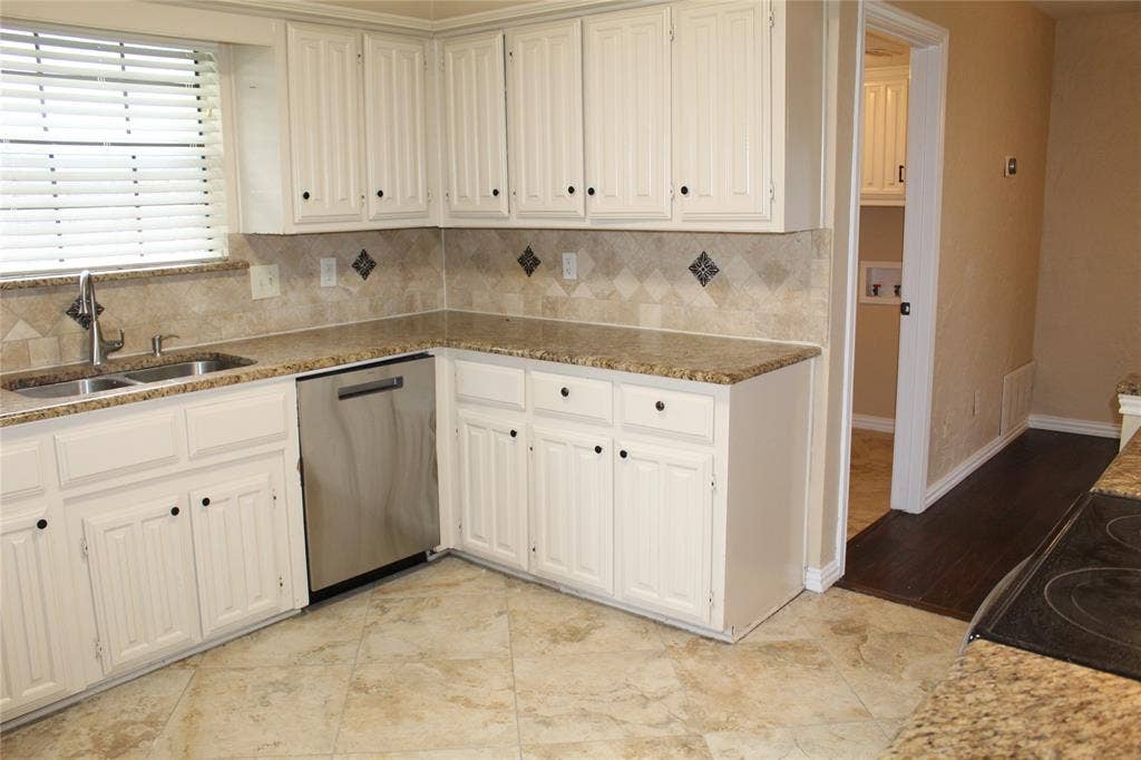 4037 Leon Drive, Plano, TX 75074 4037 Leon Drive, Plano, TX 75074