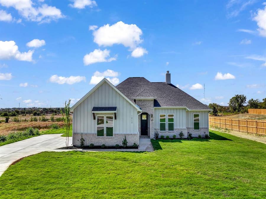 Property photo for 1012 Don Eve Court, Azle, TX