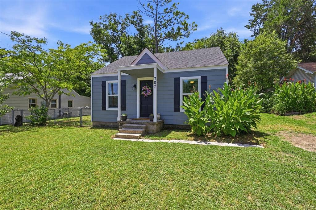 707 W Water Street, Weatherford, TX 76086 707 W Water Street, Weatherford, TX 76086