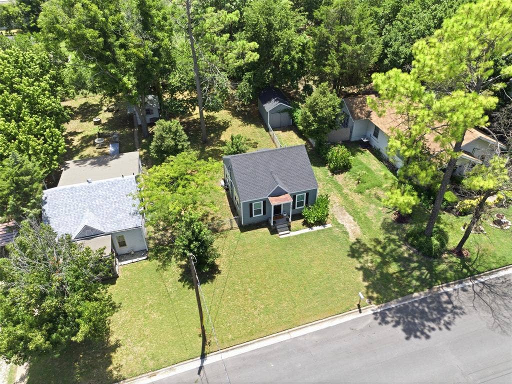 707 W Water Street, Weatherford, TX 76086 707 W Water Street, Weatherford, TX 76086
