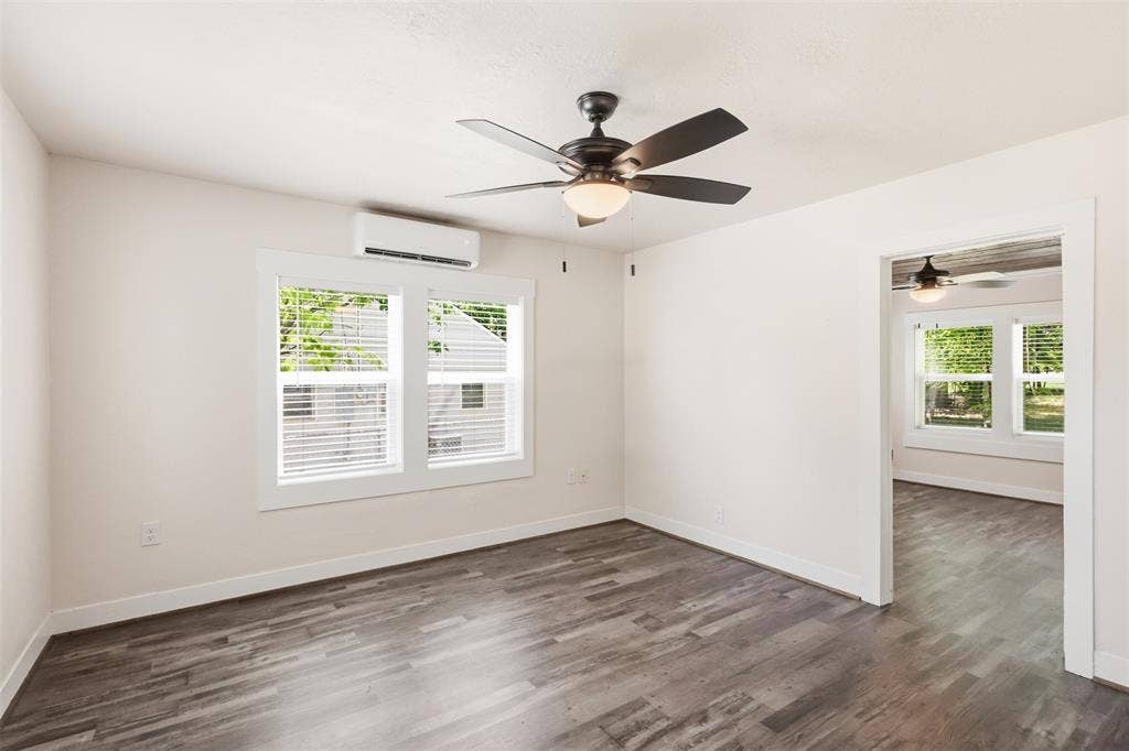 707 W Water Street, Weatherford, TX 76086 707 W Water Street, Weatherford, TX 76086