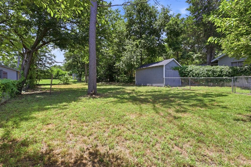 707 W Water Street, Weatherford, TX 76086 707 W Water Street, Weatherford, TX 76086
