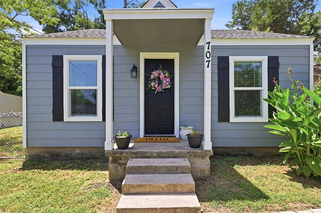 707 W Water Street, Weatherford, TX 76086 707 W Water Street, Weatherford, TX 76086