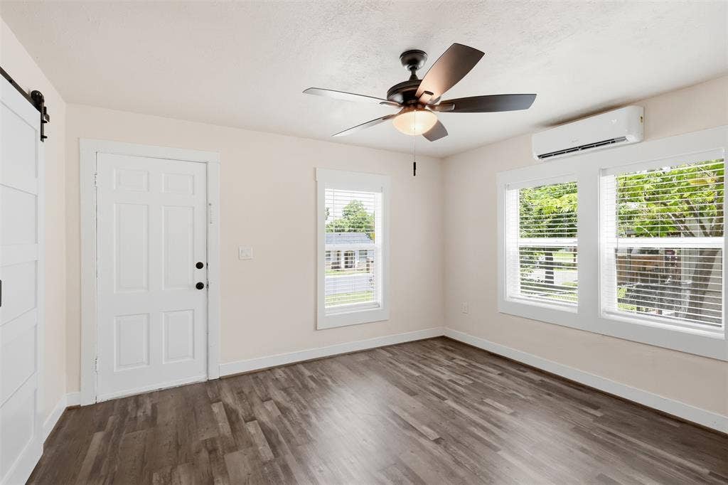 707 W Water Street, Weatherford, TX 76086 707 W Water Street, Weatherford, TX 76086