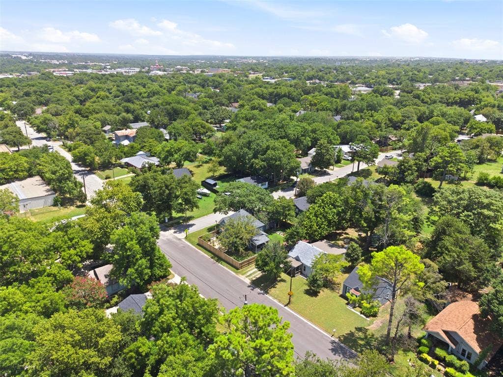 707 W Water Street, Weatherford, TX 76086 707 W Water Street, Weatherford, TX 76086