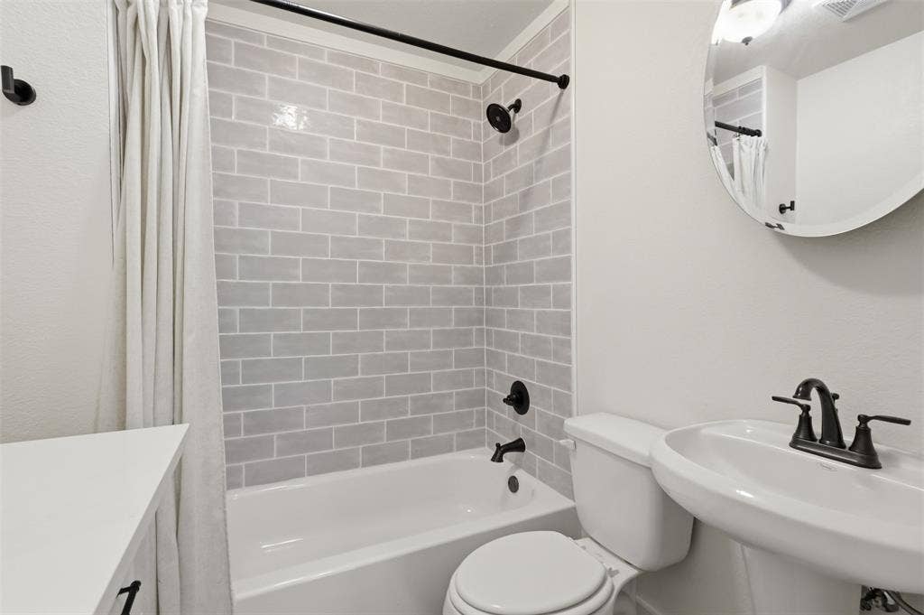 707 W Water Street, Weatherford, TX 76086 707 W Water Street, Weatherford, TX 76086
