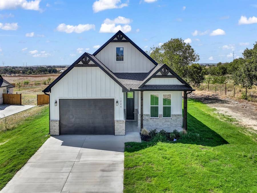 Property photo for 1004 Don Eve Court, Azle, TX