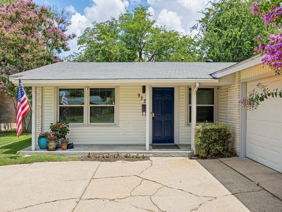 Property photo for 922 Forreston Drive, Richardson, TX