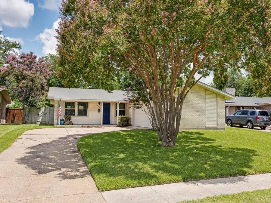 Property photo for 922 Forreston Drive, Richardson, TX