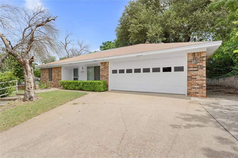 Property photo for 1017 Wedgewood Drive, Woodway, TX