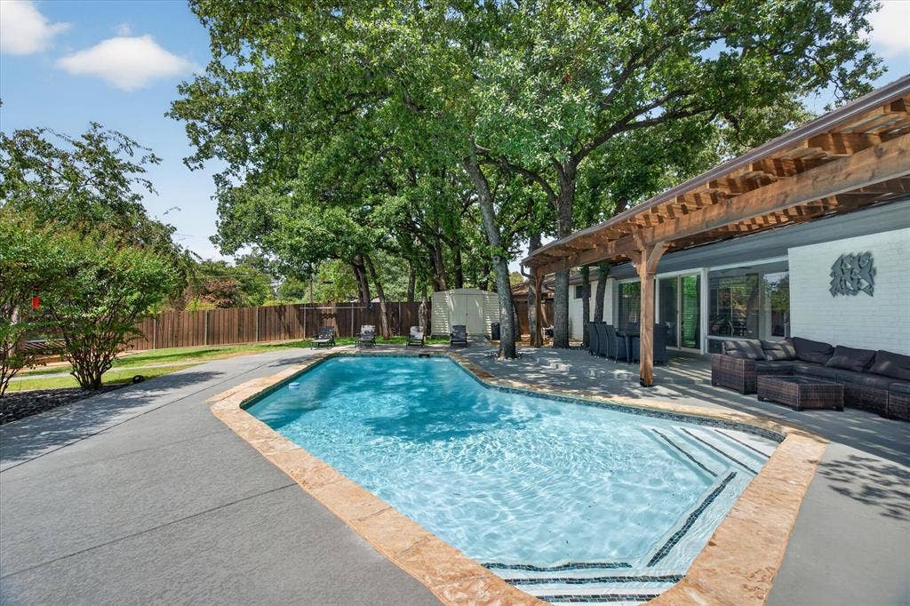 1317 W Redbud Drive, Hurst, TX 76053 1317 W Redbud Drive, Hurst, TX 76053