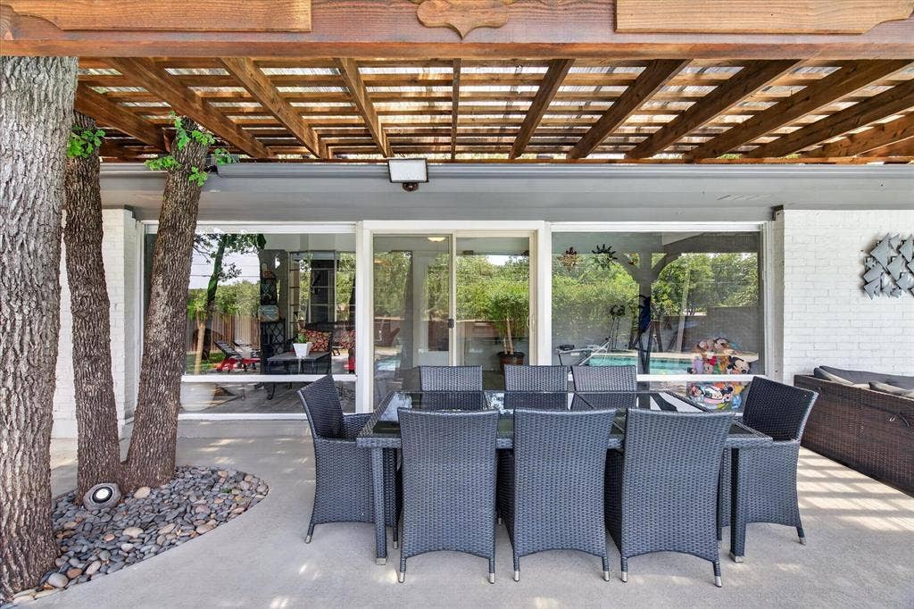 1317 W Redbud Drive, Hurst, TX 76053 1317 W Redbud Drive, Hurst, TX 76053