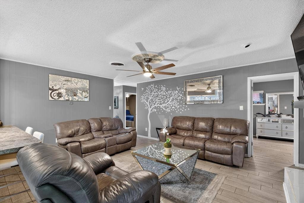 1317 W Redbud Drive, Hurst, TX 76053 1317 W Redbud Drive, Hurst, TX 76053