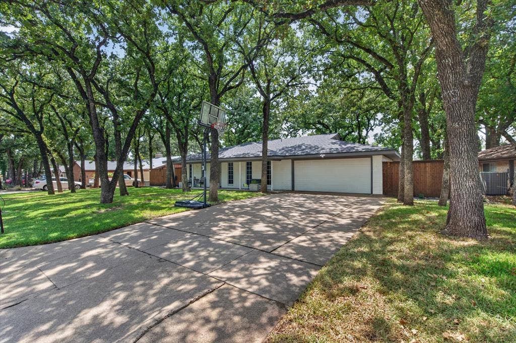 1317 W Redbud Drive, Hurst, TX 76053 1317 W Redbud Drive, Hurst, TX 76053