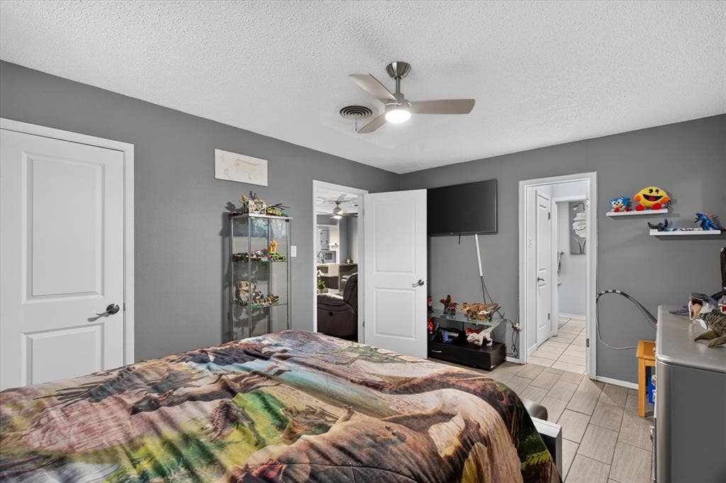 1317 W Redbud Drive, Hurst, TX 76053 1317 W Redbud Drive, Hurst, TX 76053
