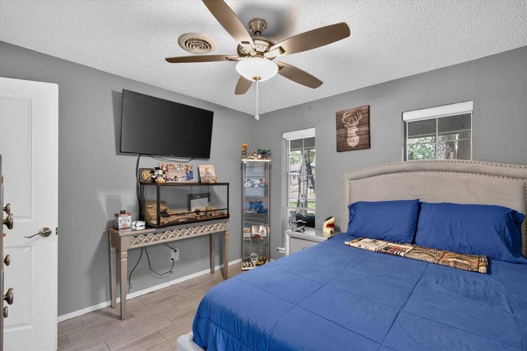 1317 W Redbud Drive, Hurst, TX 76053 1317 W Redbud Drive, Hurst, TX 76053