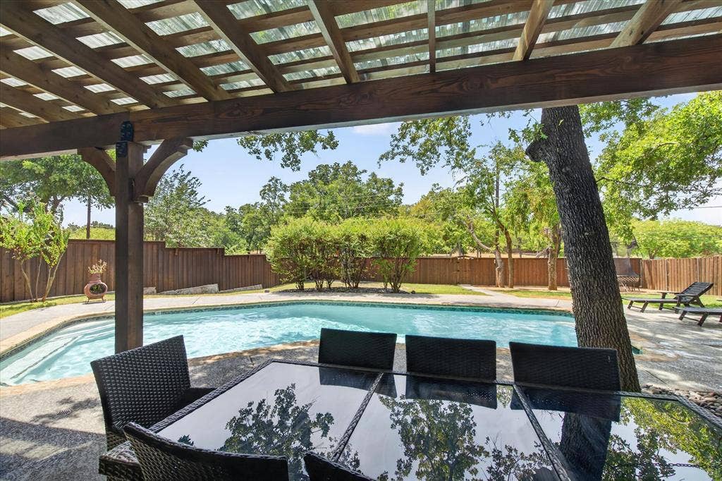 1317 W Redbud Drive, Hurst, TX 76053 1317 W Redbud Drive, Hurst, TX 76053