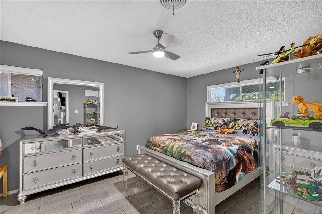 1317 W Redbud Drive, Hurst, TX 76053 1317 W Redbud Drive, Hurst, TX 76053